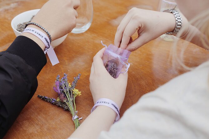 Guided Lavender Experience: Cultivation, Uses and Tasting - From field to fragrance: drying and distillation