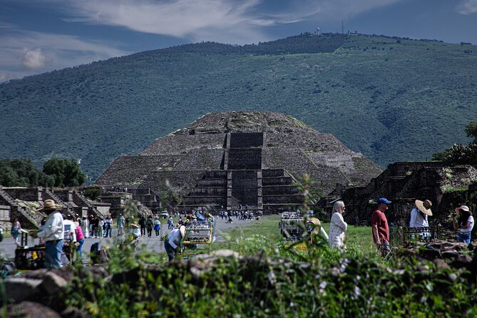Guided tour in Teotihuacan + breakfast in Cueva + Transportation CDMX - Starting with pickup in Roma, Condesa, Reforma, Polanco, or Centro