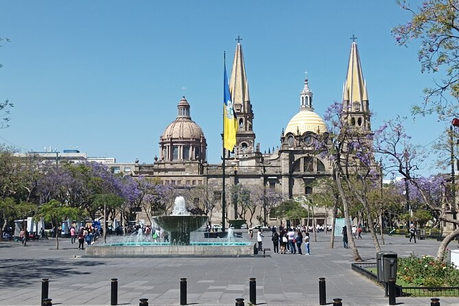 History and Murals: Walking Tour Guadalajara - Three early landmarks: El Sagrario, the cathedral, and the Rotonda