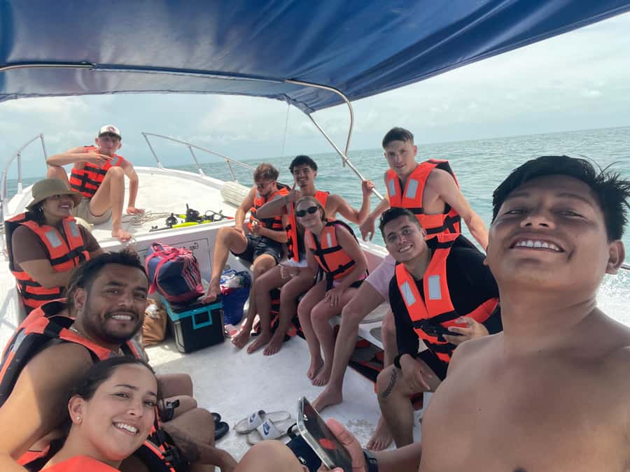 Holbox: Punta Mosquitos, Yalahau, & Pasión Island Boat Tour - Who should book this Holbox boat tour?