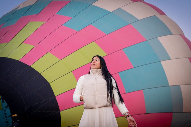 Hot air balloon ride with breakfast in Cueva from CDMX - Preparing at the San Juan Teotihuacán balloonport