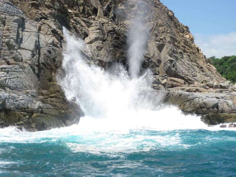 Huatulco: Bays Boat Tour with Snorkeling and Hotel Pickup - From Tangolunda Hotel Lobby to Santa Cruz Dock