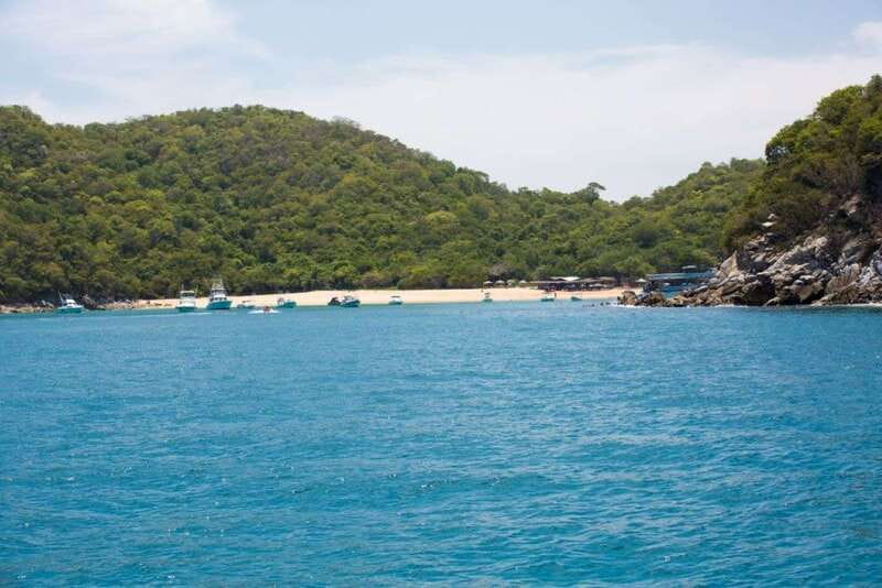 Huatulco: Bays Boat Tour with Snorkeling and Hotel Pickup - What the $38 Price Really Buys You