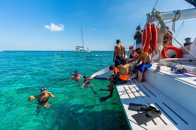 Isla Mujeres Catamaran, Open Bar & Optional Buffet and pick up - The return sail to Cancun
