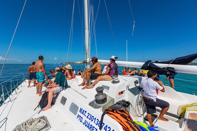 Isla Mujeres Catamaran, Open Bar & Optional Buffet and pick up - Marina Las Perlas and the first practical hurdle