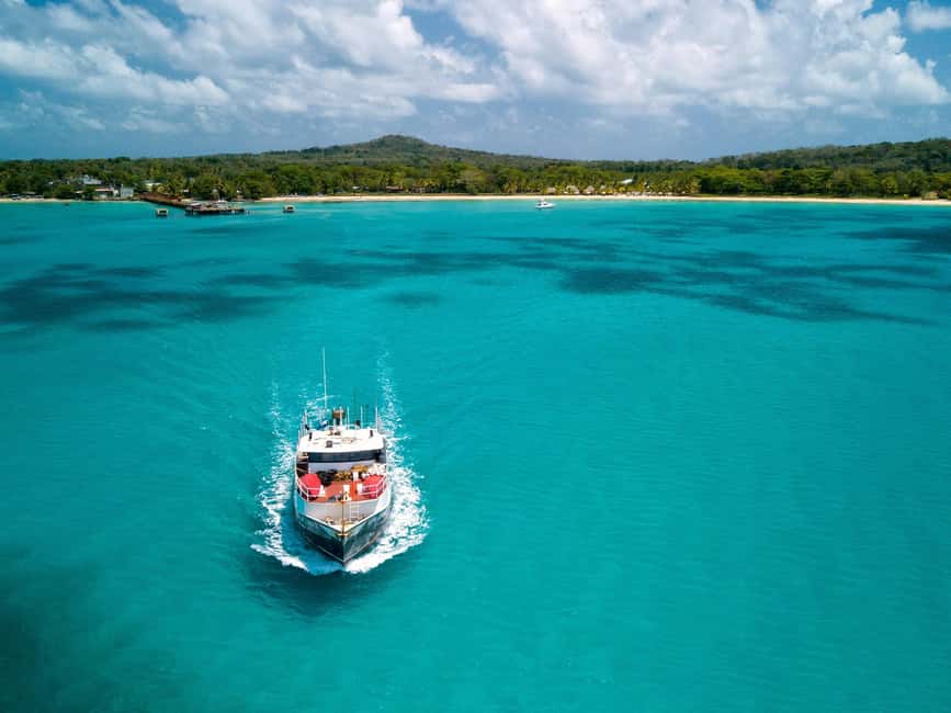 Isla Mujeres: Catamaran Ride with Open Bar, Snorkeling, and Lunch - Playa Norte and the beach-club break