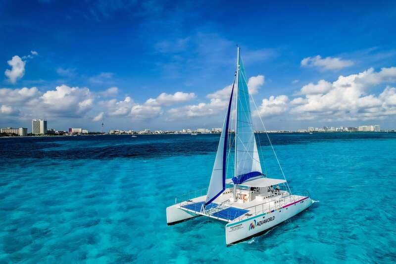 Isla Mujeres: Catamaran with Open Bar, Snorkeling and Lunch - The 30-minute snorkeling stop