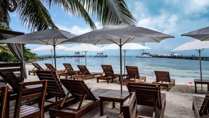 Isla Mujeres: Catamaran with Open Bar, Snorkeling and Lunch - Arriving at Playa Norte and the beach club