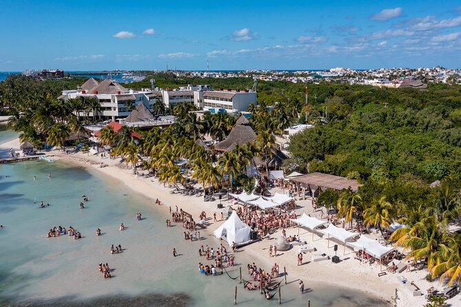 Isla Mujeres Platinum by Albatros Catamarans - Sailing toward Isla Mujeres with music and cocktails
