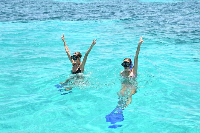 Isla Mujeres Platinum by Albatros Catamarans - AMAZONA Beach Club brings lunch and downtime