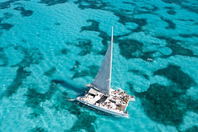 Isla Mujeres Plus by Albatros Catamarans - Arriving at Punta Sur and the beach club