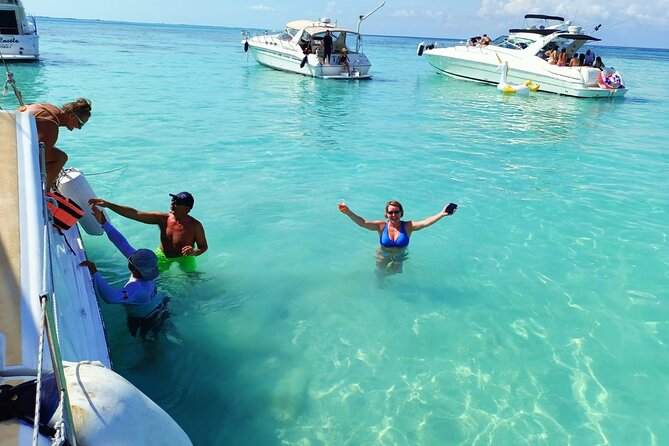 Isla Mujeres Premium Tour in Private Catamaran with Lunch - Who should book this catamaran day