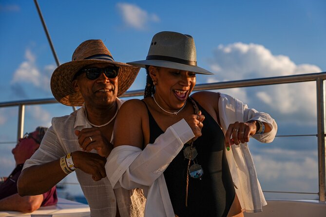 Isla Mujeres Sunset Cruise and Tour from Cancun - The photographer and special occasions