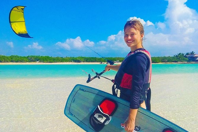 Kitesurfing lessons in Isla Holbox - What your three hours on Holbox may look like