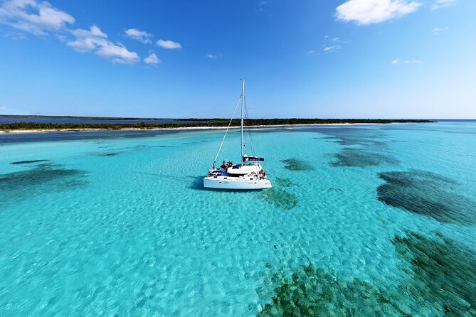 Lagoon 39ft Private Catamaran 5hr - El Cielo Full Experience - The crew makes the private format work