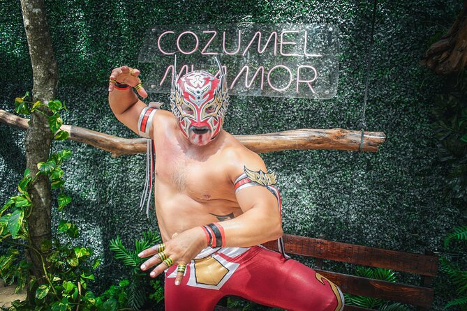 Legendary Mexican Lucha Libre Experience in Cozumel Meet andGreet - Arriving at Barriecito with a welcome drink