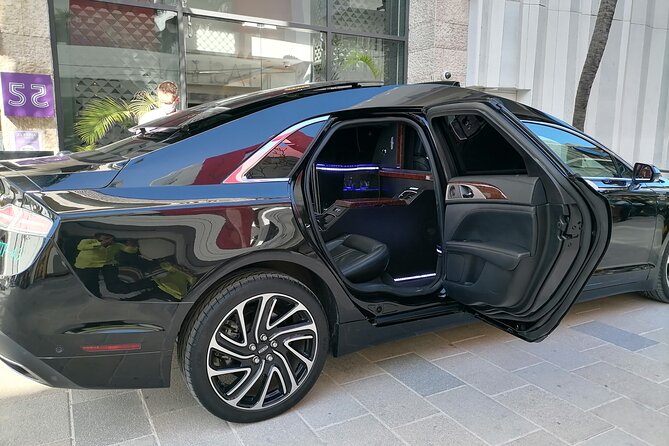Lincoln Strecth Limousine with Wi Fi on board - Wi-Fi, espresso, and cool towels