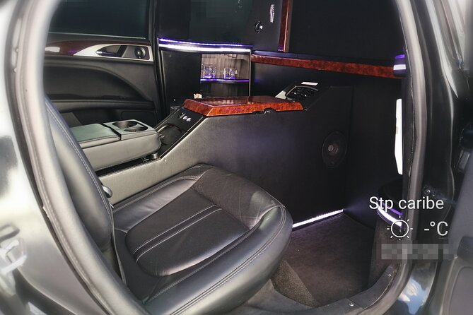 Lincoln Strecth Limousine with Wi Fi on board - The airport experience can make or break the ride