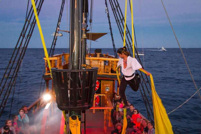 Los Cabos: Pirate Ship Sunset Cruise & Show with Dinner - What the open bar includes