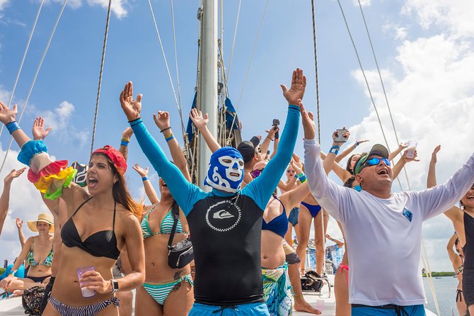 Luxury Catamaran tour to Isla Mujeres with transportation from Playa del Carmen - Leaving from Puerto Juarez