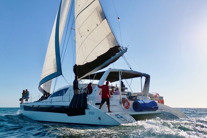 Luxury Sailing catamaran charter in Cabo San Lucas all inclusive - Why the private format changes the experience