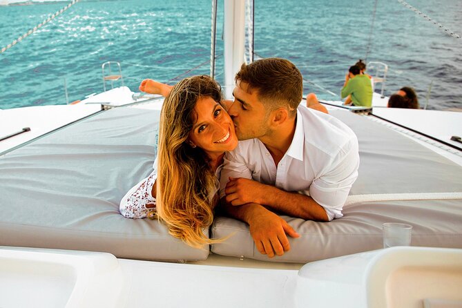 Luxury Sunset Sailing Cruise in Cancun with Light Dinner and Open Bar - Setting sail from Cancun at sunset
