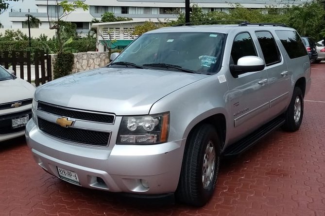 Luxury SUV Private Transfer R/T-Airport-Hotel-Airport- Playa del Carmen - The bilingual driver and airport handoff