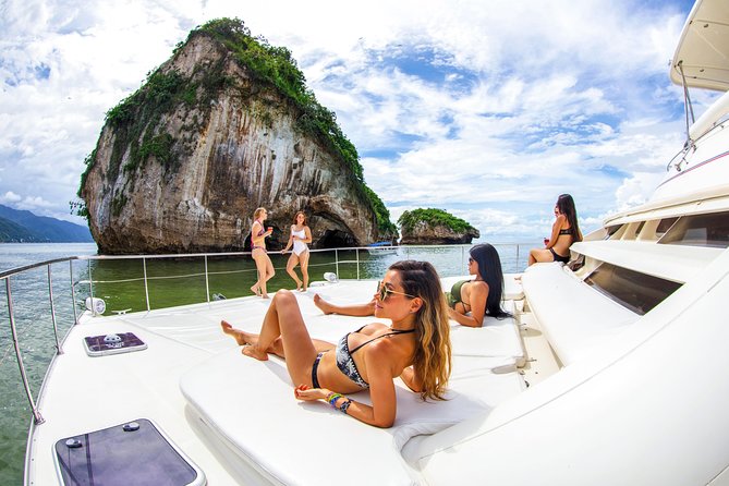 Luxury Yacht & Snorkel with All inclusive Open bar and lunch - Lunch, snacks, and the open bar