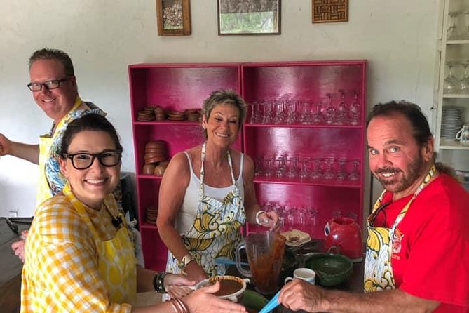 Mama's Kitchen - The 9:00 a.m. pickup across Huatulco