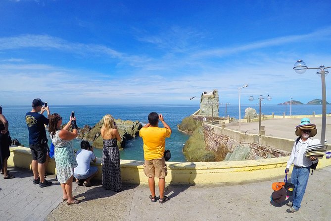 Mazatlan Sightseeing and Golden Zone - The 45-foot cliff divers