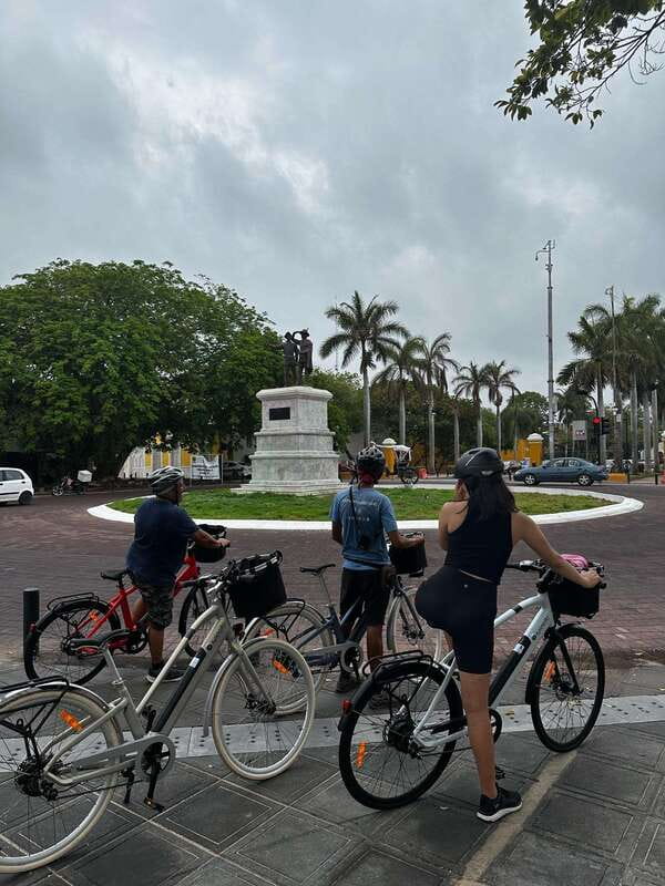 Mérida: The E-bike tour with history and culture - Food, parks, and Parque de la Plancha
