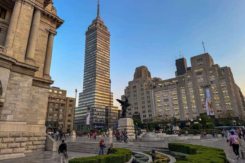 Mexico City at Night Walking tour with optional Torre Latino - Guides, group size, and the personal touch