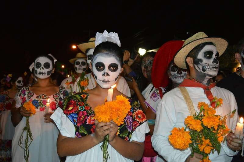 Mexico City: Day of the Dead Guided Tour - Central Mexico City under holiday lights