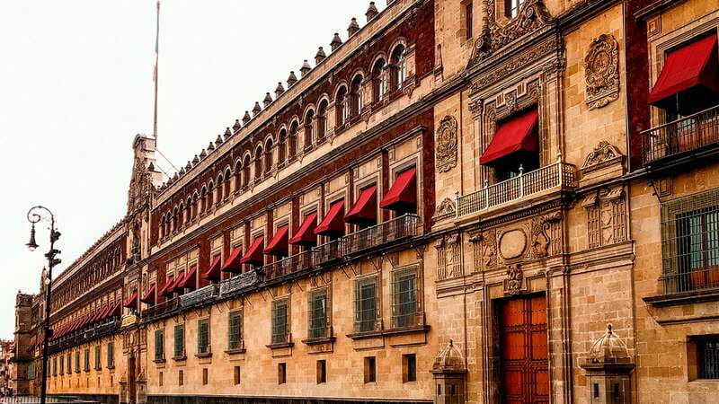 Mexico City: Historic Downtown Walking Tour - A traditional bakery and the practical side of Mexico City