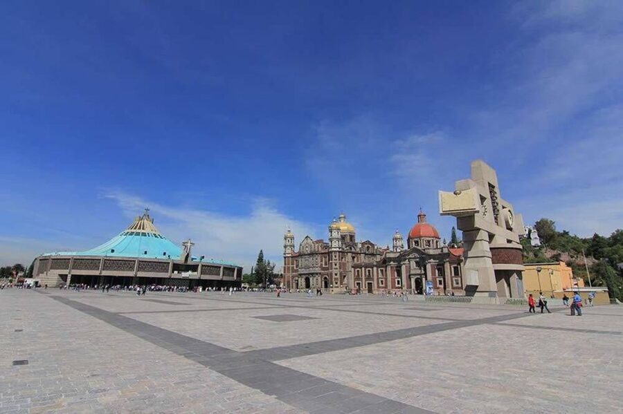 Mexico City: Hop-on Hop-off City Tour by Turibus 1-Day Pass - The upper deck is the main event