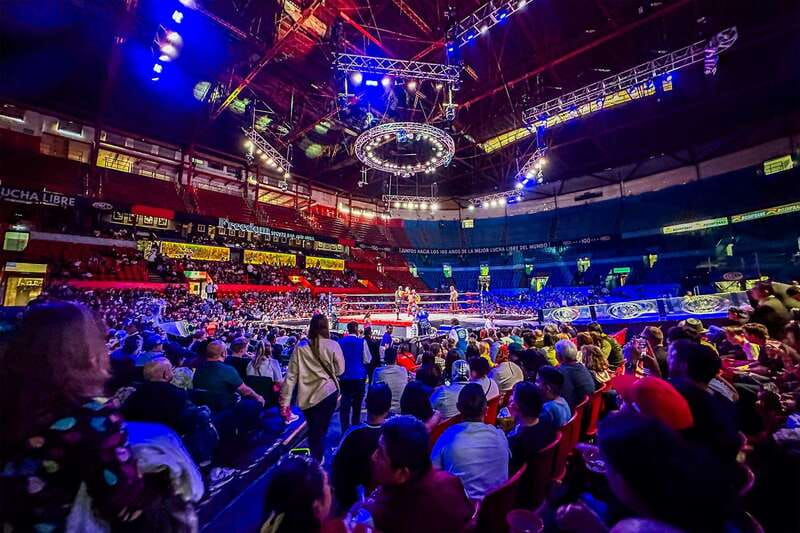 Mexico City: Lucha Libre Show, Walking Tour & Tequila - Reaching the arena by Metrobus