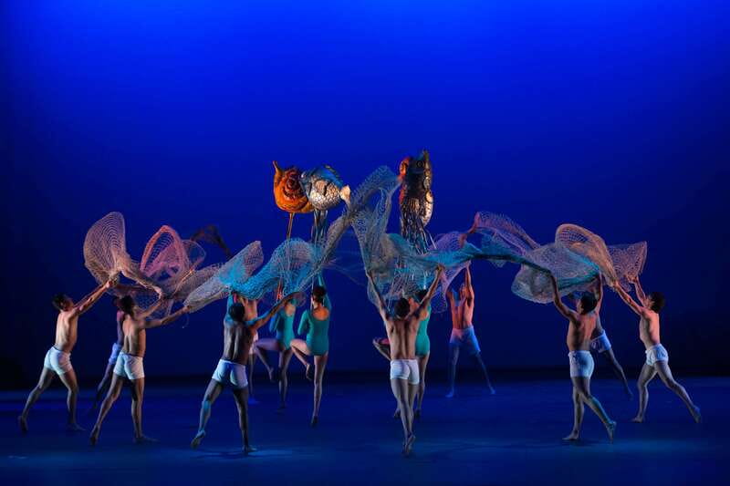 Mexico City: Mexican Folklore Ballet - Live music is a major attraction