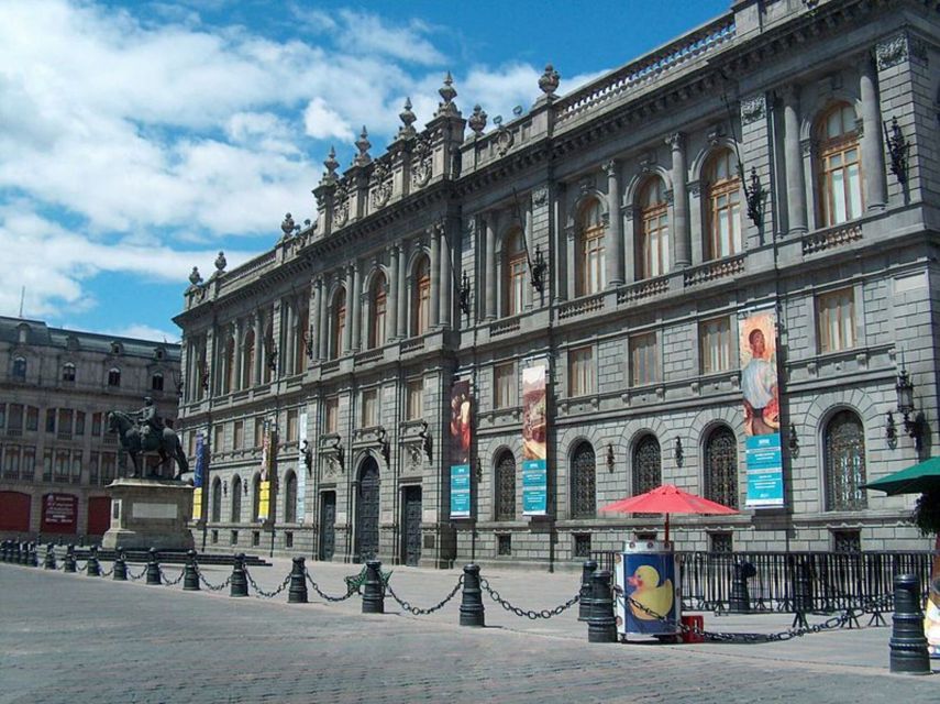 Mexico City Must-see Buildings & Palaces - What the strongest guide can add