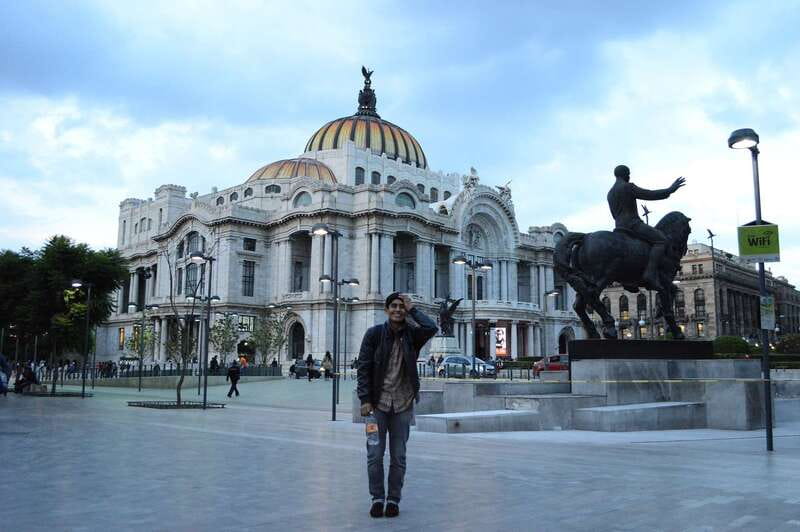 Mexico City Must-see Buildings & Palaces - Starting with the white marble Palace of Fine Arts