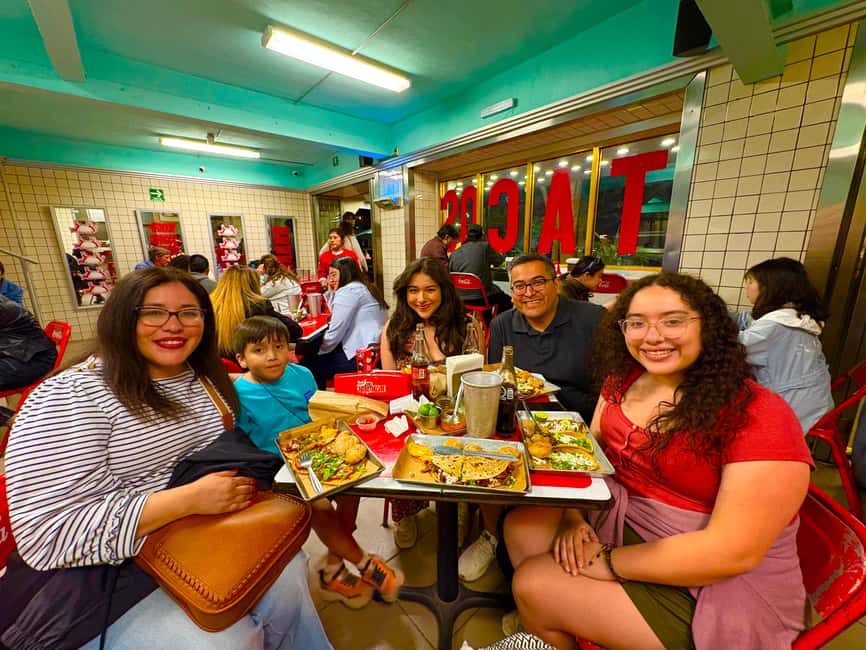 Mexico City: Roma and Condesa Neighborhoods Walking Tour - The guides make the biggest difference