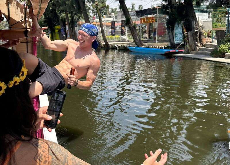 Mexico City: Xochimilco Boat Party with Unlimited Drinks - Food on a chinampa