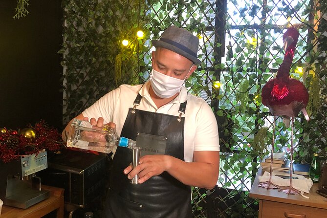 Mezcal and Tequila Cocktail Masterclass - Breaking the ice with a welcome drink
