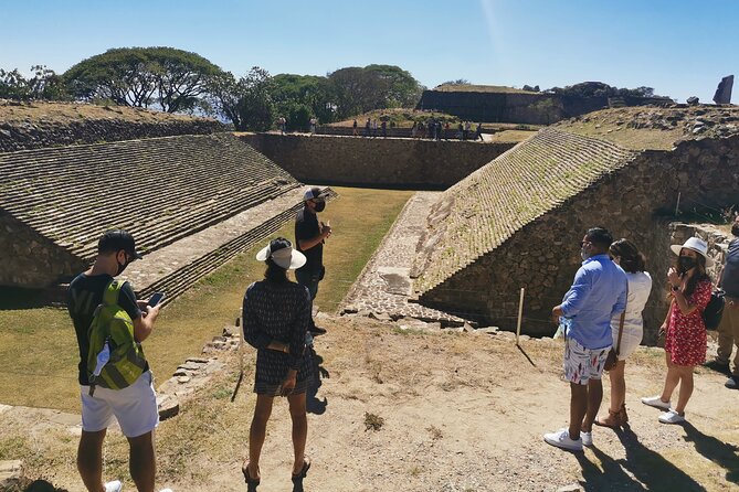 Monte Alban - Full Day Guided Tour with or without Food - Oaxaca - Waist-loom weaving in Santo Tomás Jalieza