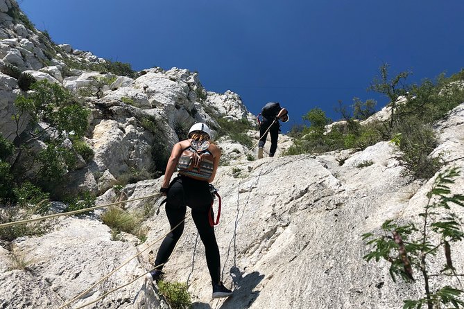 Nido de los Aguiluchos, Monterrey: Hiking + Rock Climbing + 3 Rappels - Metal rungs, cables, and assisted climbing