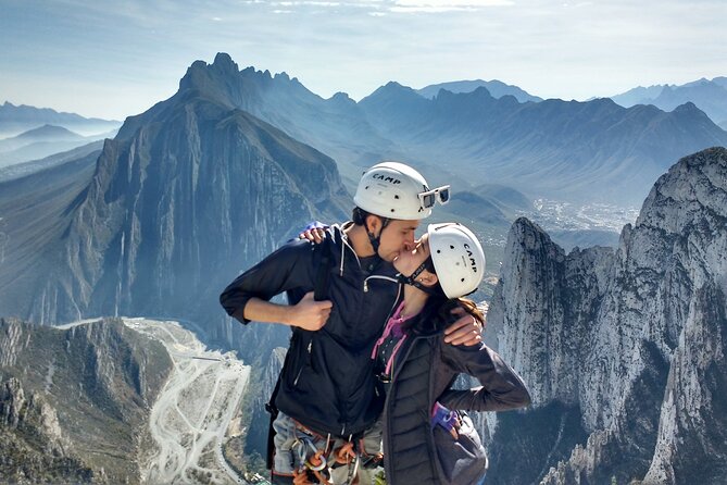 Nido de los Aguiluchos, Monterrey: Hiking + Rock Climbing + 3 Rappels - The first climb tests your legs