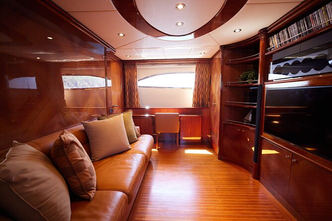 Number Juan 100ft Yacht Azimut Rental - A 100-foot yacht with room to spread out
