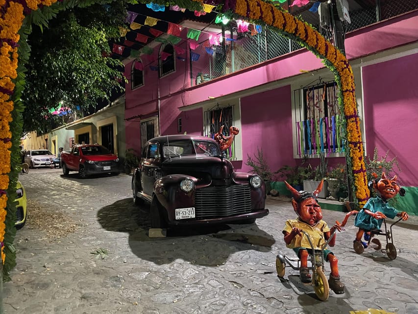 Oaxaca: Day of the Dead Evening Walking Tour with Dinner - Santo Domingo and the decorated center
