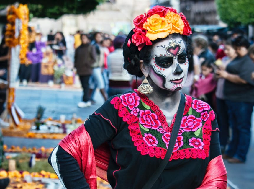 Oaxaca: Day of the Dead Evening Walking Tour with Dinner - The cemetery visit from October 30 through November 2