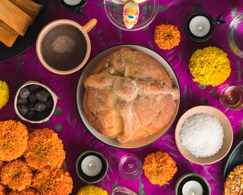 Oaxaca: Day of the Dead Evening Walking Tour with Dinner - A quieter turn through Jalatlaco
