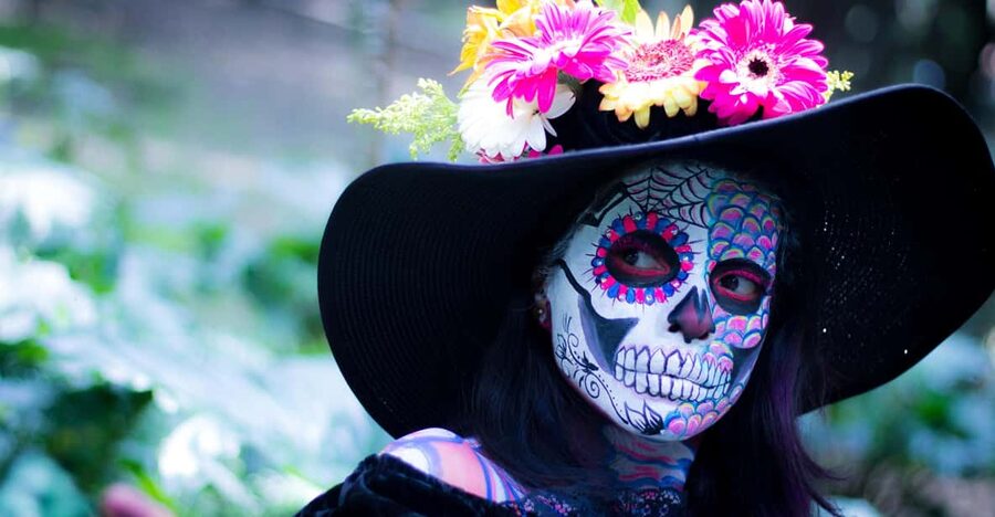 Oaxaca: Day of the Dead Evening Walking Tour with Dinner - Guides make or break the evening